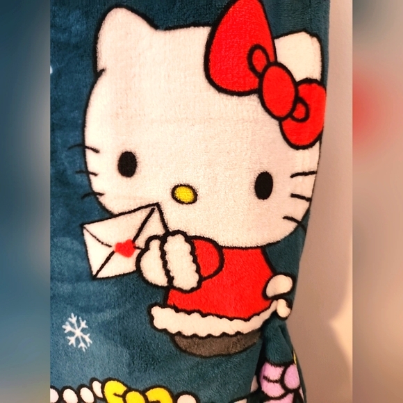 Hello Kitty Forest Green Holiday Christmas Plush Throw 60in x 70in NWT - Picture 4 of 6